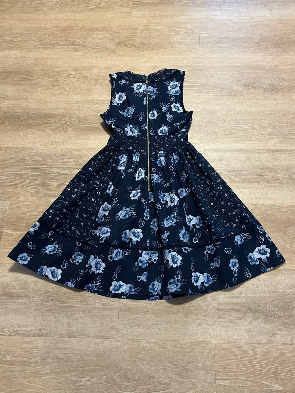 Kate Spade Prairie Rose Fit & Flare‎ Dress V Neck Navy Floral Lace Trim Size 0 - Picture 6 of 12